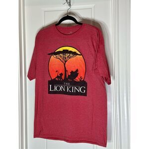 Disney The Lion King T-shirt in red. Size L